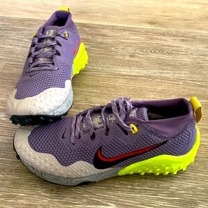 Never worn, no box size 7.5 women’s would like for them to be used and enjoyed.